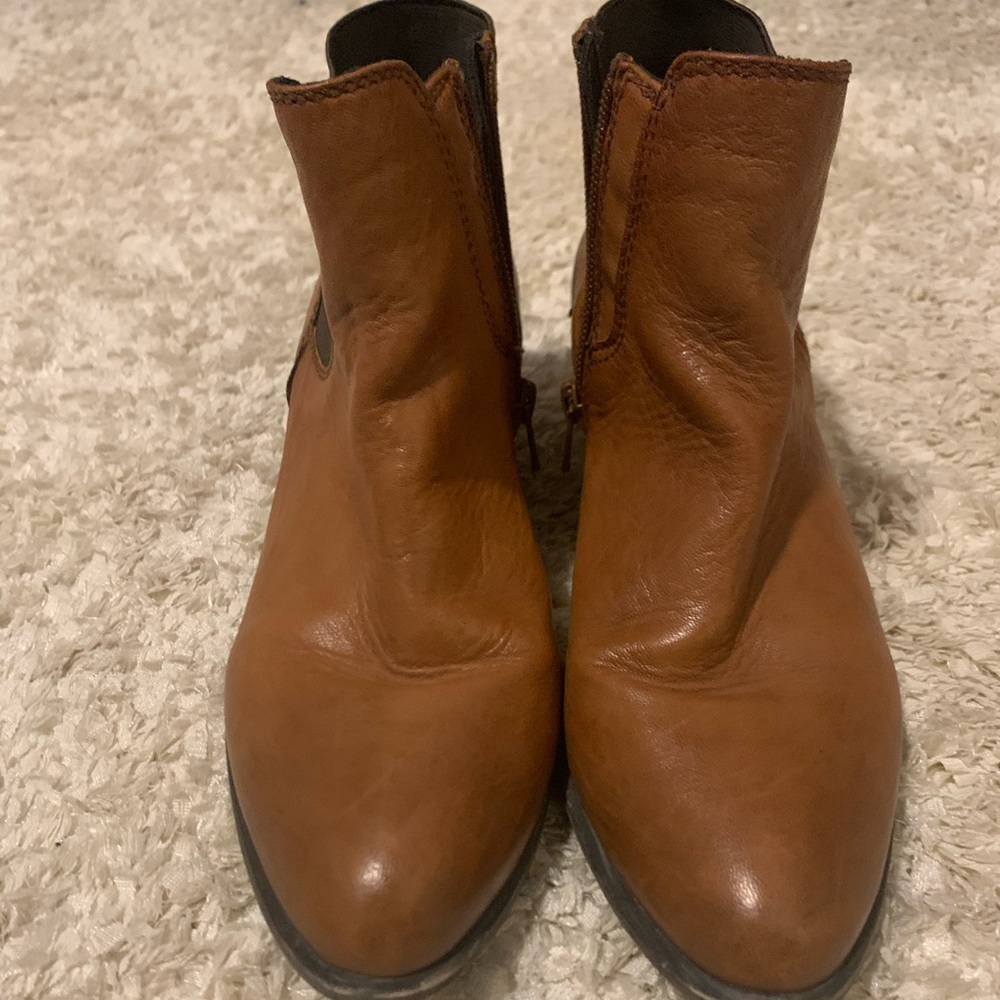 Steve Madden size 7 leather booties brown